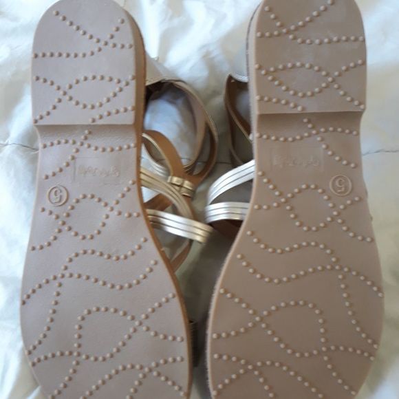 NWOB Cynthia Rowley gold gladiator sandals - Picture 5 of 6